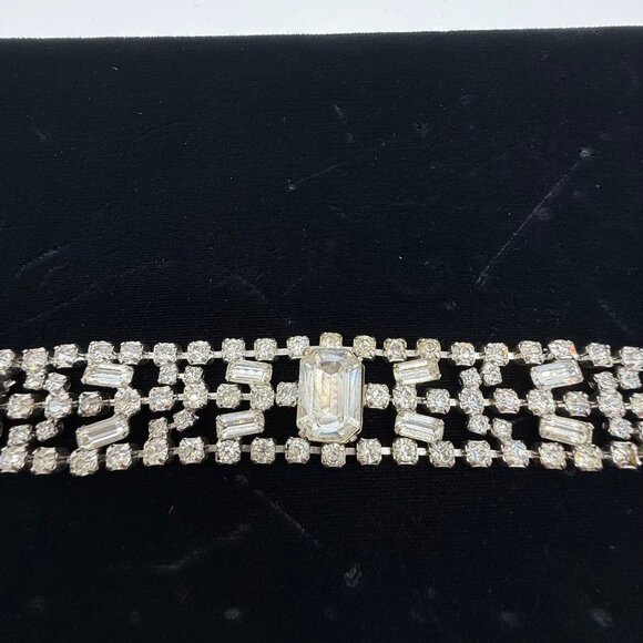 Vtg Clear Rhinestone Silver Tone Wide Bracelet Emerald Cut Center Stone Baguette - Picture 4 of 12
